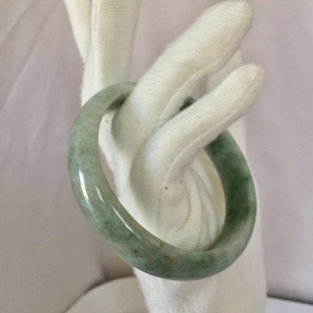NWOT Natural Green Jade Bracelet Bangle 57mm